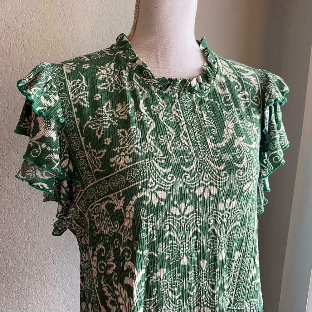 Green Patterned Ruffle Sleeve Top - Picture 2 of 3